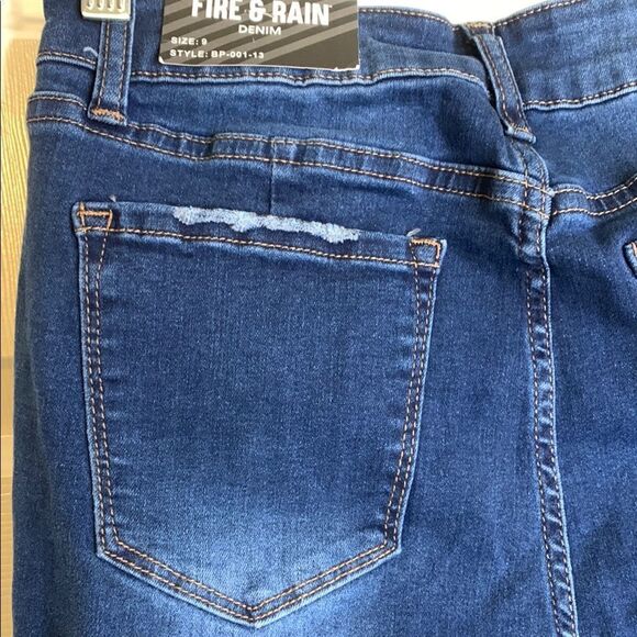 FIRE & RAIN, NWT, high rise skinny, rocker style - Picture 3 of 12